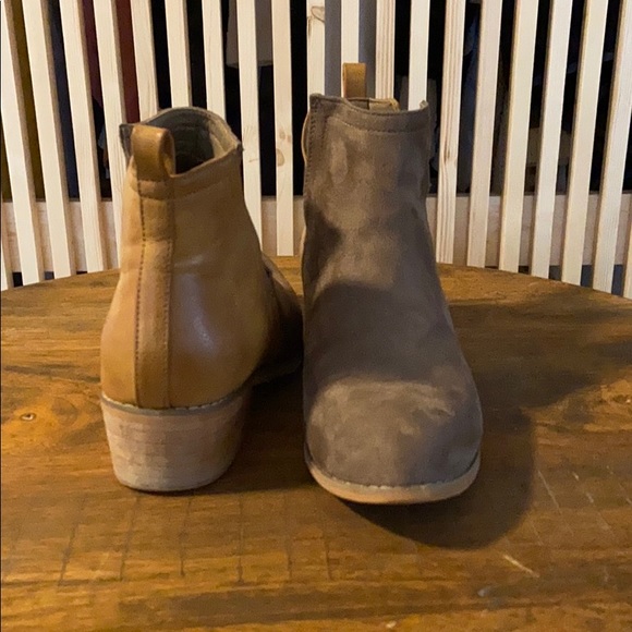 Ankle booties - Picture 2 of 3